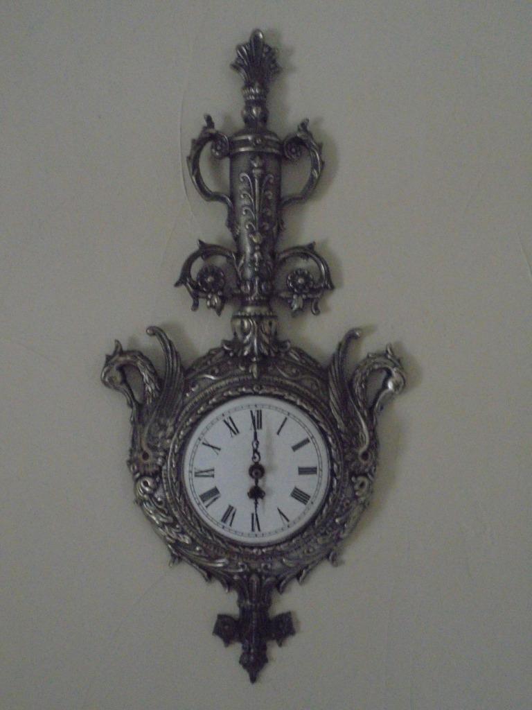 montre à pendentif en étain, Enlèvement