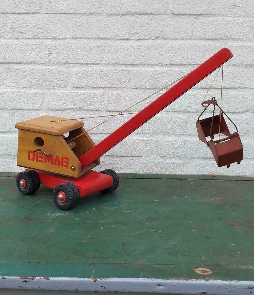 oude houten Demag hijskraan, Verzenden