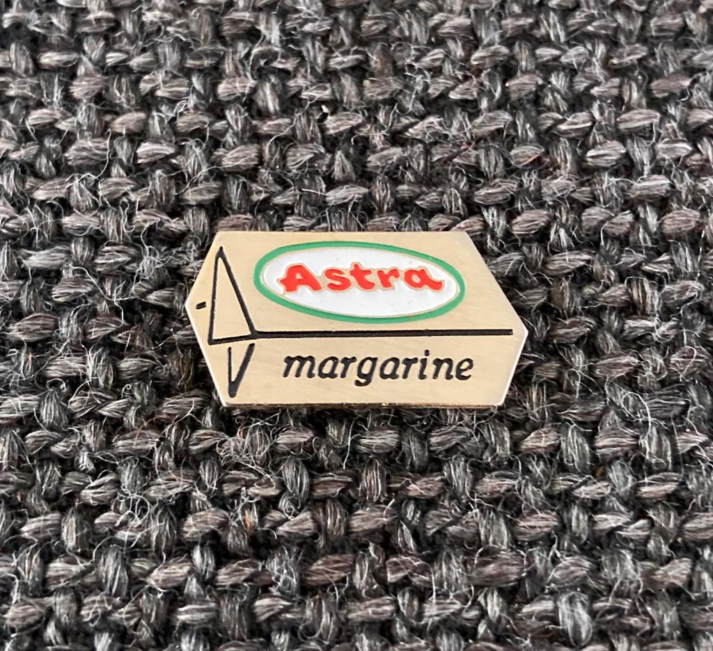 PIN - ASTRA - MARGARINE, Collections, Envoi, Utilisé, Marque, Insigne ou Pin's
