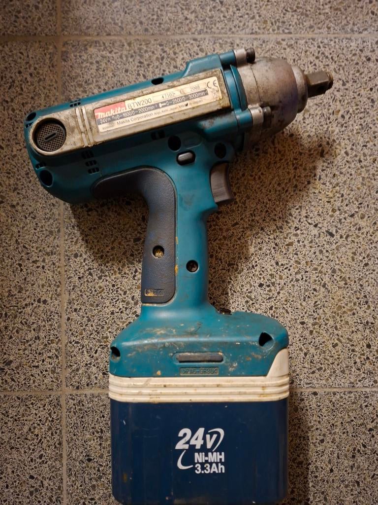 Elektrische Slagmoersleutel Bolleneur Makita BTW200 24 Volt, Ophalen