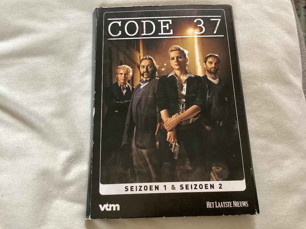 Code 37 seizoen 1 & seizoen 2 ( 8 dvd’s ), Cd's en Dvd's, Dvd's | Tv en Series, Ophalen of Verzenden
