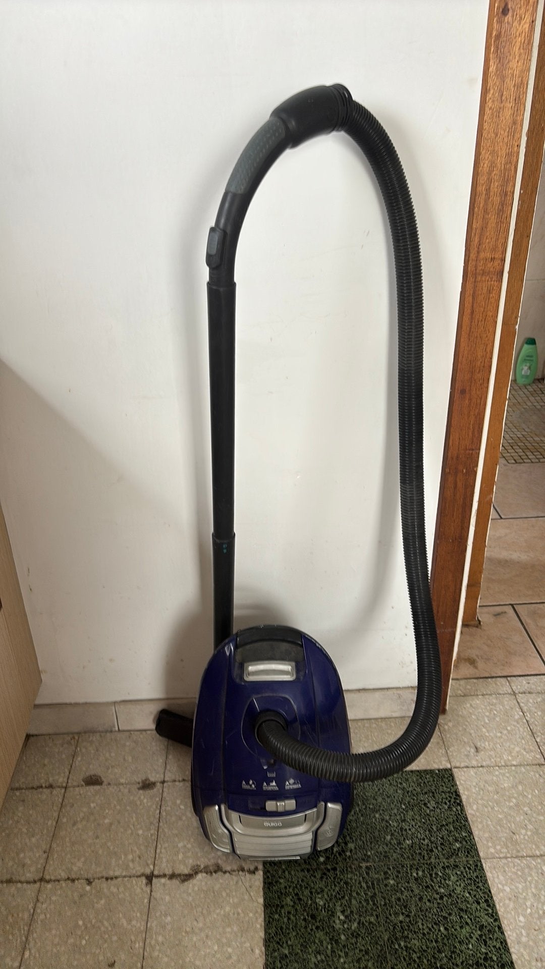 Bonjour, je vends un aspirateur, Electroménager, Aspirateur balai, Comme neuf, Enlèvement, 1600 à 2000 watts