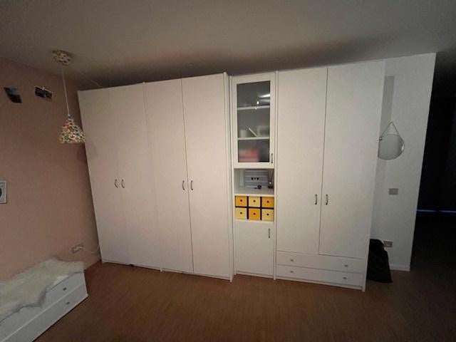 Houten slaapkamer met vrolijk geel accent, Ophalen, Gebruikt, Tweepersoons, Modern