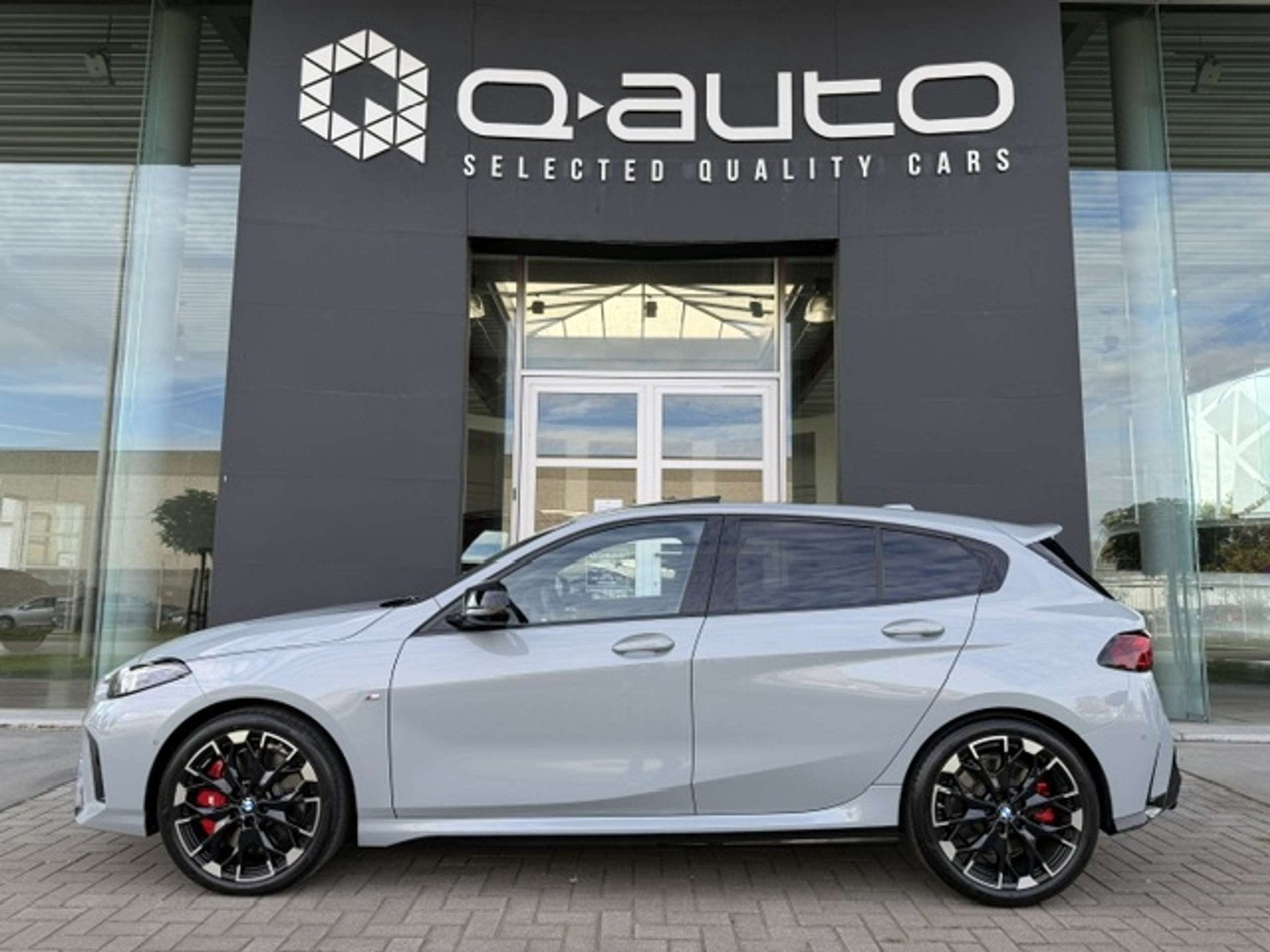 BMW 135 iM X-Drive Pro / Pano Dak / Wide Screen / HUD / H&K, Autos, Achat, Entreprise, Alcantara, Noir