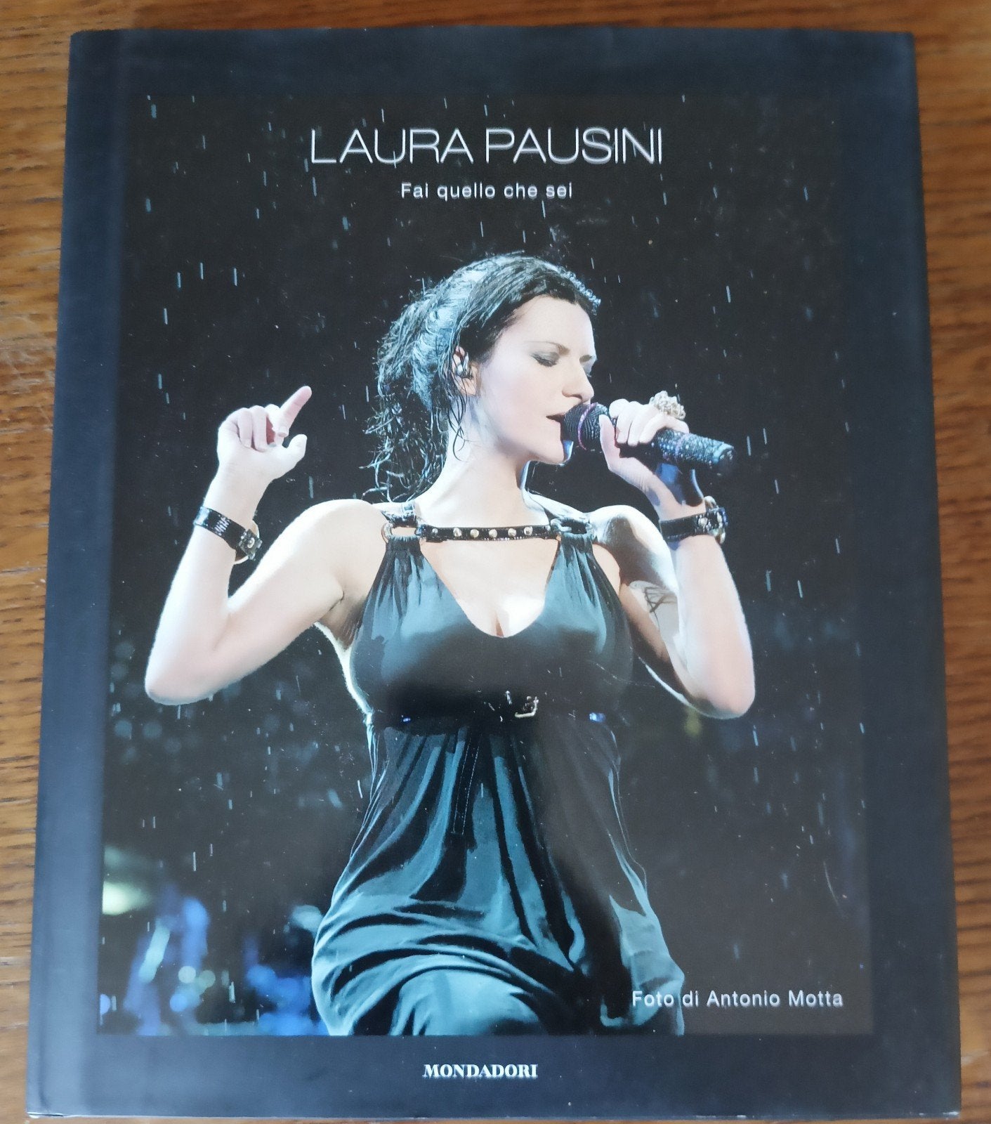 Laura Pausini - Fai quello che sei – Io canto, Enlèvement, Laura Pausini