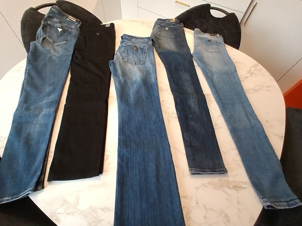 Lot de 5 jeans Guess femme, W28 - W29 (confection 36), Guess, Enlèvement, Porté