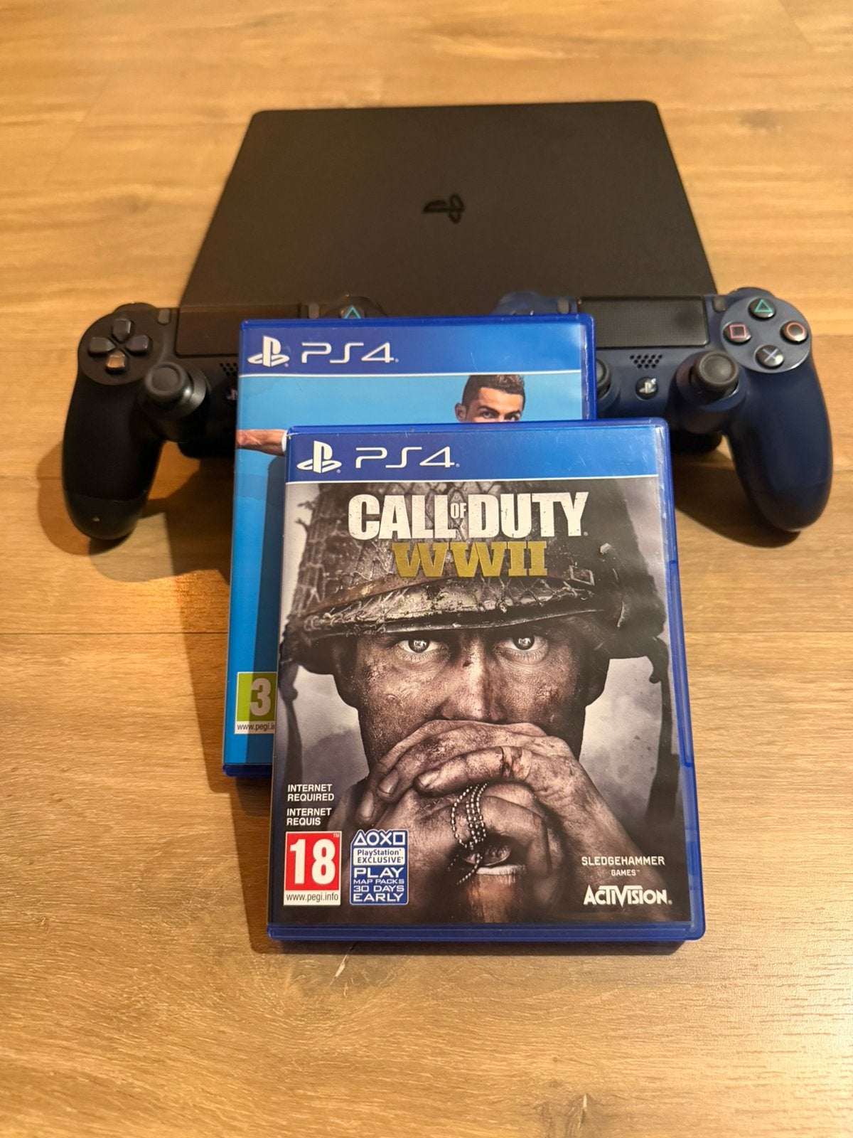 Playstation 4 met 2 consoles 2 spelletjes, Games en Spelcomputers, Ophalen, Zo goed als nieuw