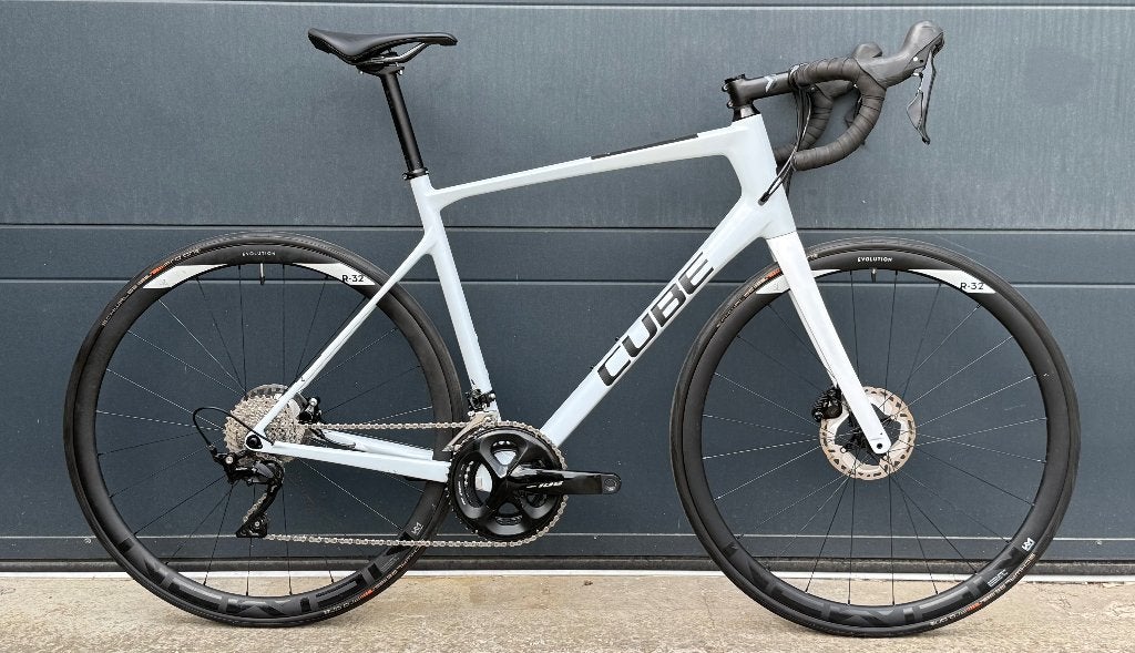 cube attain gtc race, 57 à 61 cm, Enlèvement, Utilisé, 28 pouces
