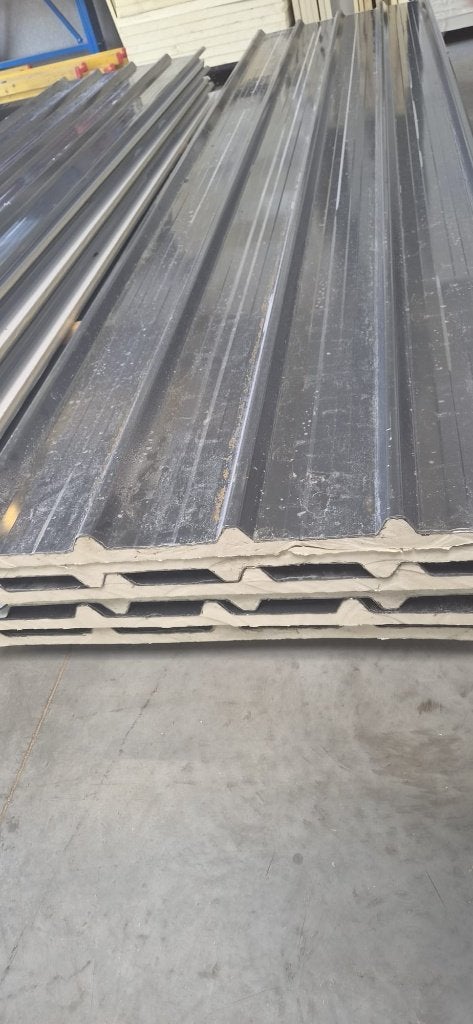 5 nieuwe geïsoleerde staalplaten–Antraciet–4,50 m x 1,05 m, Doe-het-zelf en Bouw, Dakpannen en Dakbedekking, Nieuw, Dakplaat of Dakpanplaat