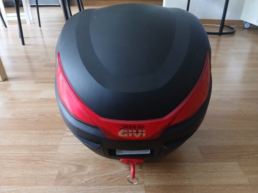 Givi topkoffer met scooter- of motorsteun, Motoren, Ophalen