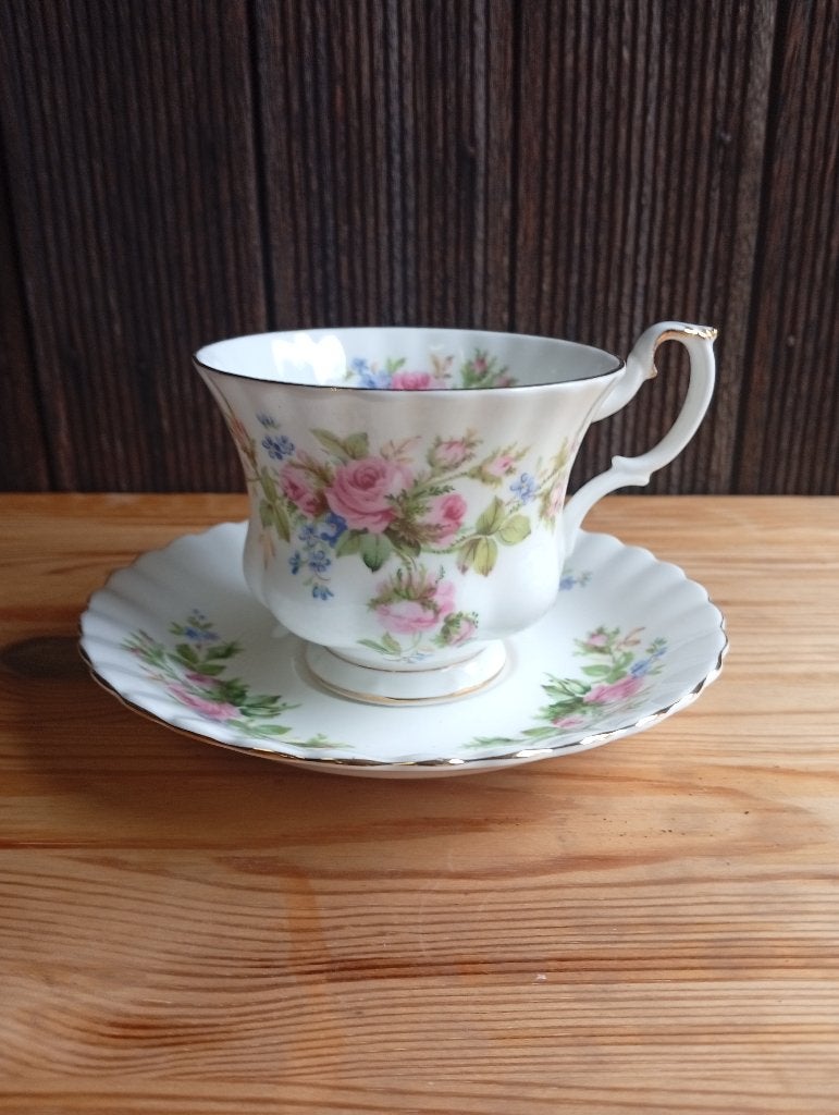 Royal Albert Moss roze porseleinen kop en schotel, Ophalen