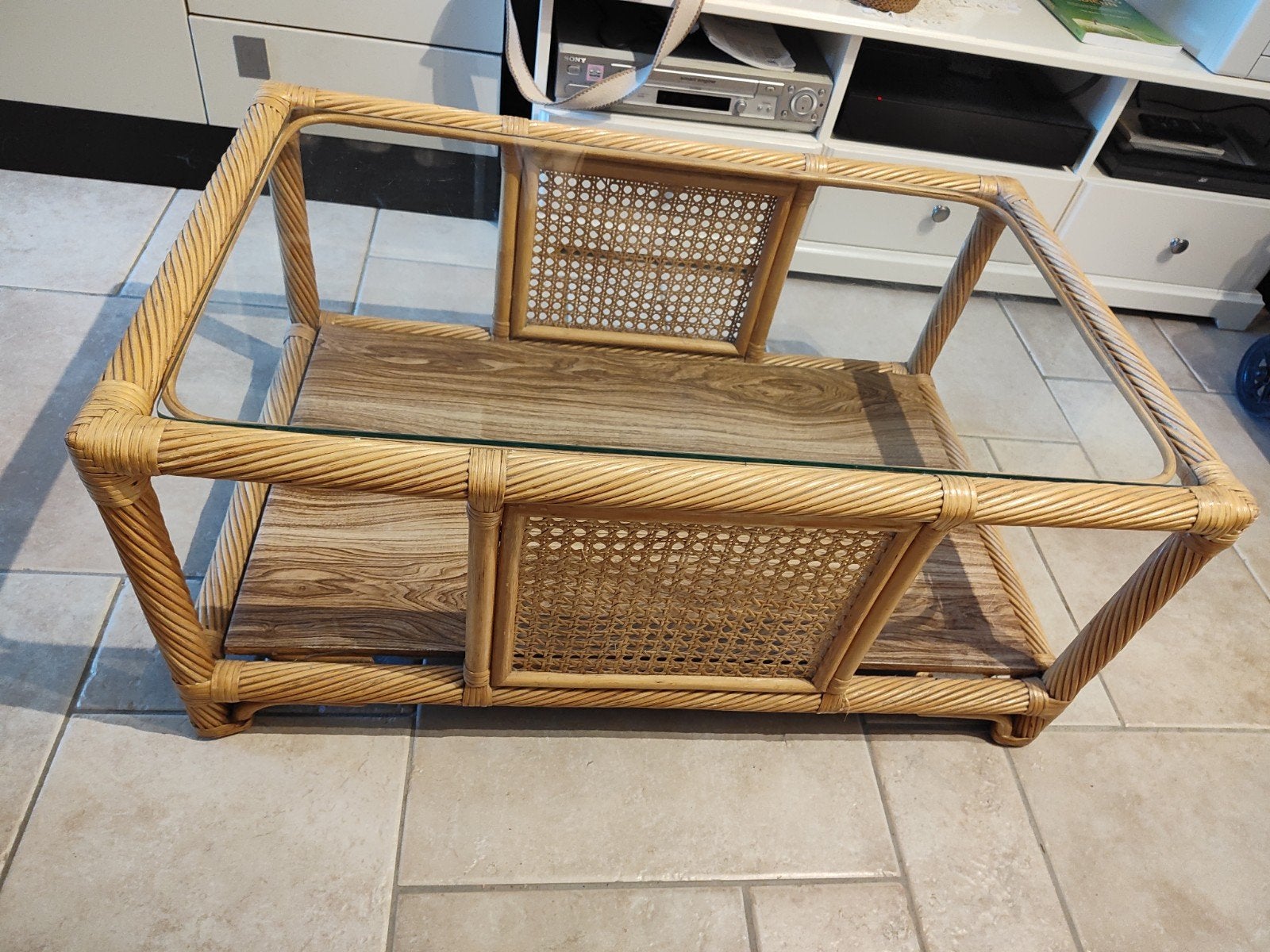 Table basse en rotin avec plateau en verre, Enlèvement, Utilisé, 50 à 100 cm, 5 – 50