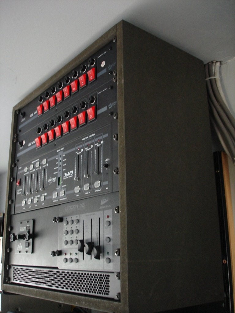 Rack in zwarte MDF 18 mm voor bediening van verlichting., Ophalen, Gebruikt, Licht