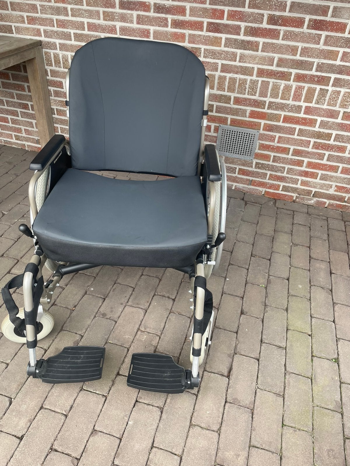 Rolstoel, Enlèvement, Utilisé