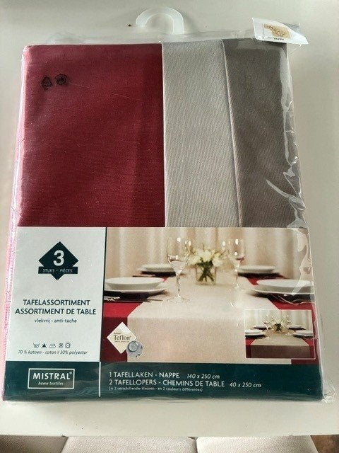 Mistral tafellaken + tafellopers + placemats + servetten, Huis en Inrichting, Nieuw, Ophalen of Verzenden, Katoen, Rood