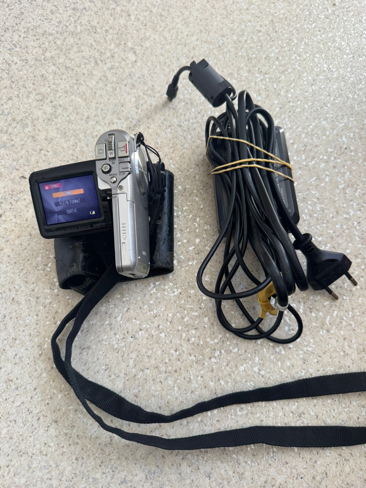 Sanyo Xacti DMX-C552 – Caméra vidéo numérique japonaise, TV, Hi-fi & Vidéo, Caméscopes numériques, Enlèvement, Comme neuf, Caméra