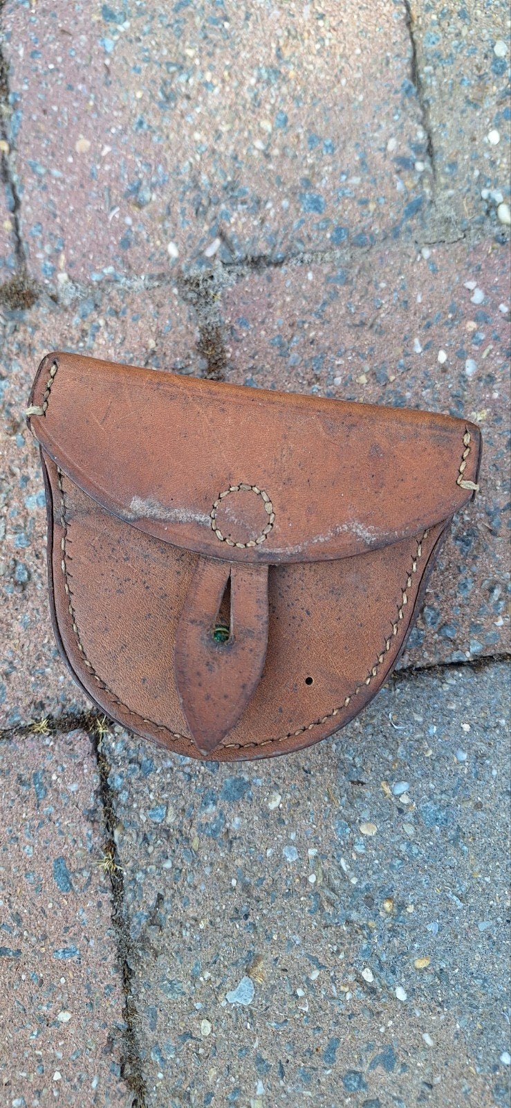 Pouch allemand cuir, Enlèvement