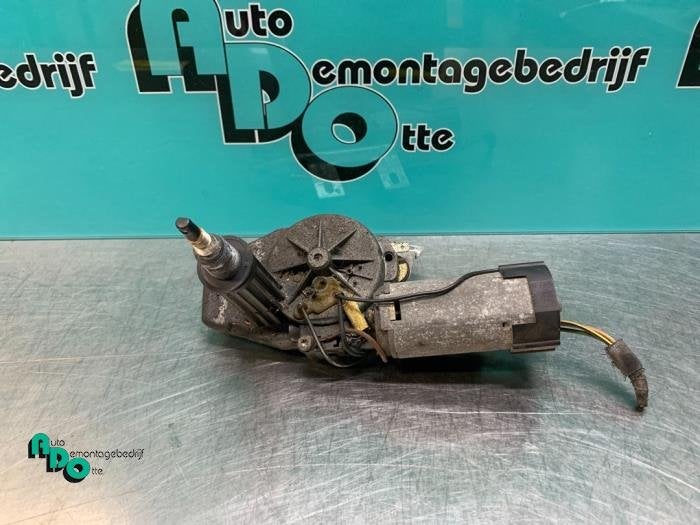 Ruitenwissermotor achter van een Volkswagen Corrado, Gebruikt, -, Volkswagen, -