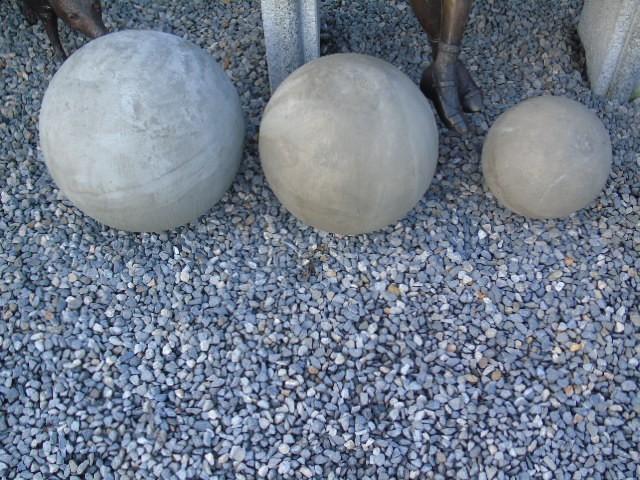 3 boules en pierre gris clair de tailles différentes, Jardin & Terrasse, Enlèvement, Neuf, Pierre, Autres types