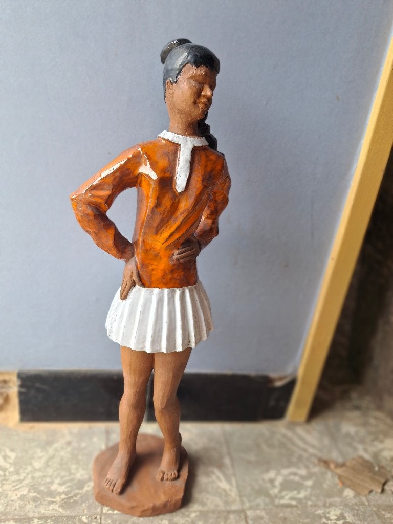 Terracotta beeld 60 cm, Antiek en Kunst, Ophalen, Gesigneerd