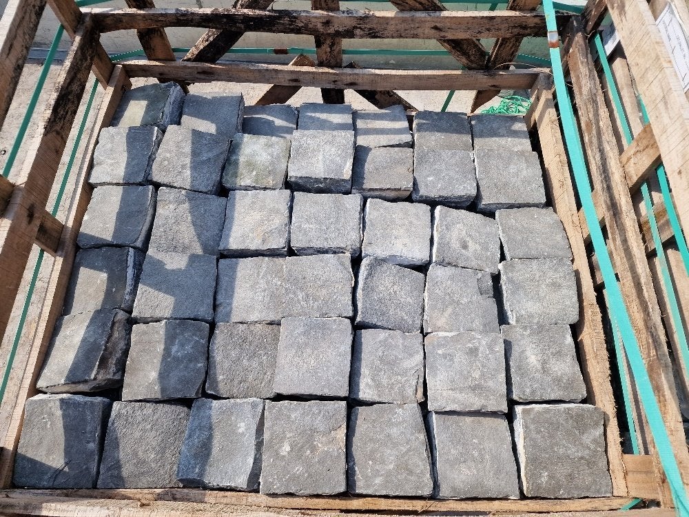 Basalt platines 14x14x7á9 dikte = 1144 stuks, Tuin en Terras, Tegels en Klinkers, Ophalen, Gebruikt, Overige typen, Natuursteen