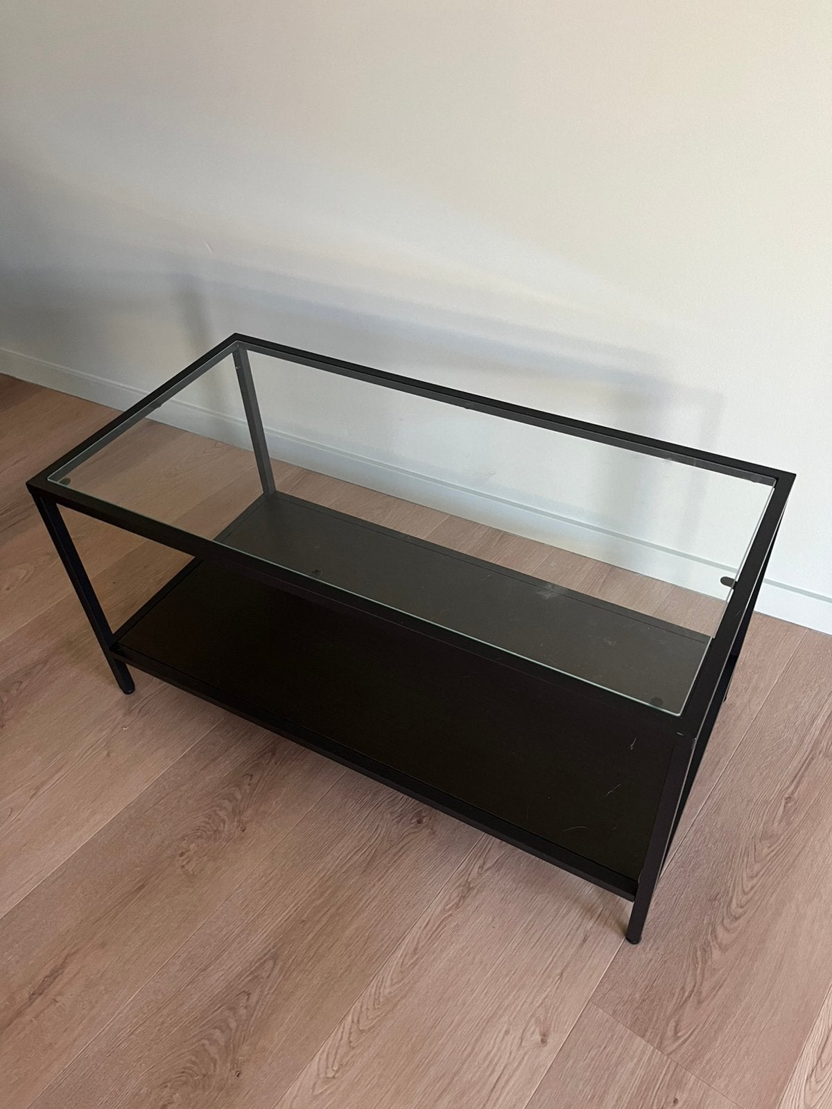 IKEA VITTSJÖ salontafel – zwart metaal met glazen blad, Ophalen, Zo goed als nieuw, Glas