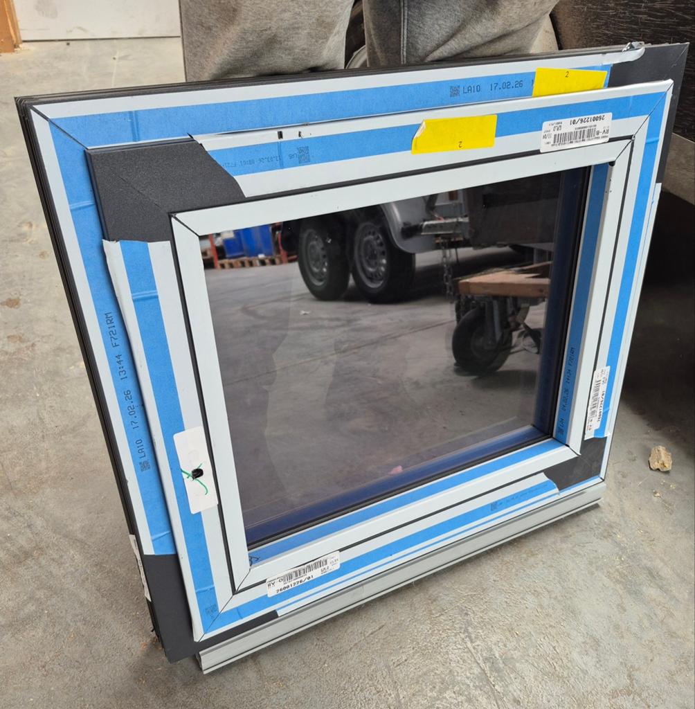 Pvc raampje , draaikip met vliegenraampje en Dark Grey glas., Doe-het-zelf en Bouw, Ophalen of Verzenden