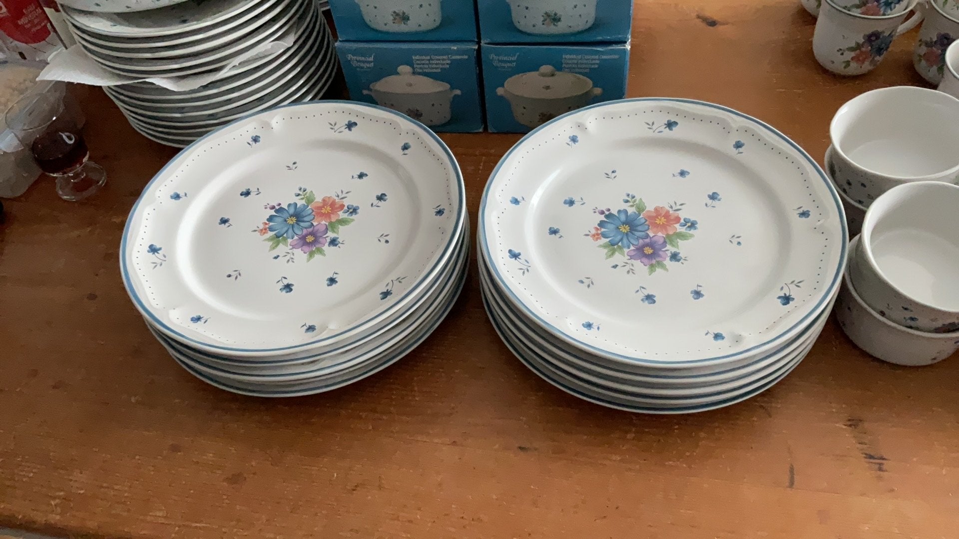 Provincial Bouquet Thailand/JMP Marketing platte borden 27cm, Huis en Inrichting, Keuken | Servies, Ophalen, Gebruikt, Bord(en)