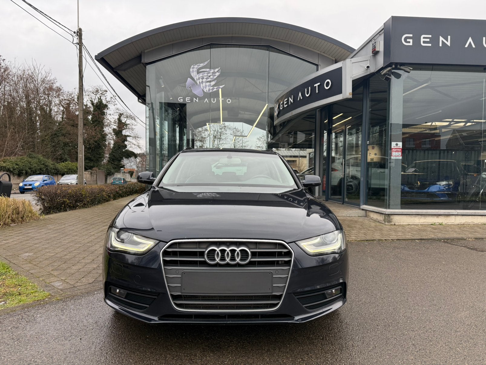 Audi A4 Avant 2.0 TDi Automaat * 12 MAANDEN GARANTIE*, Auto's, Beige, 4 cilinders, Blauw, A4