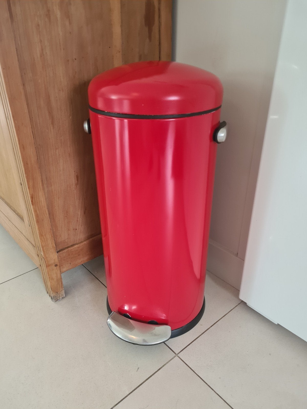 Simplehuman pedaalemmer, Ophalen