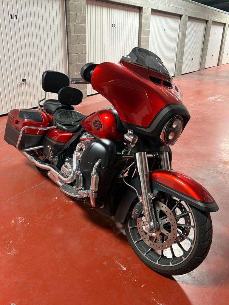 Harley Davidson CVO Street Glide, Particulier