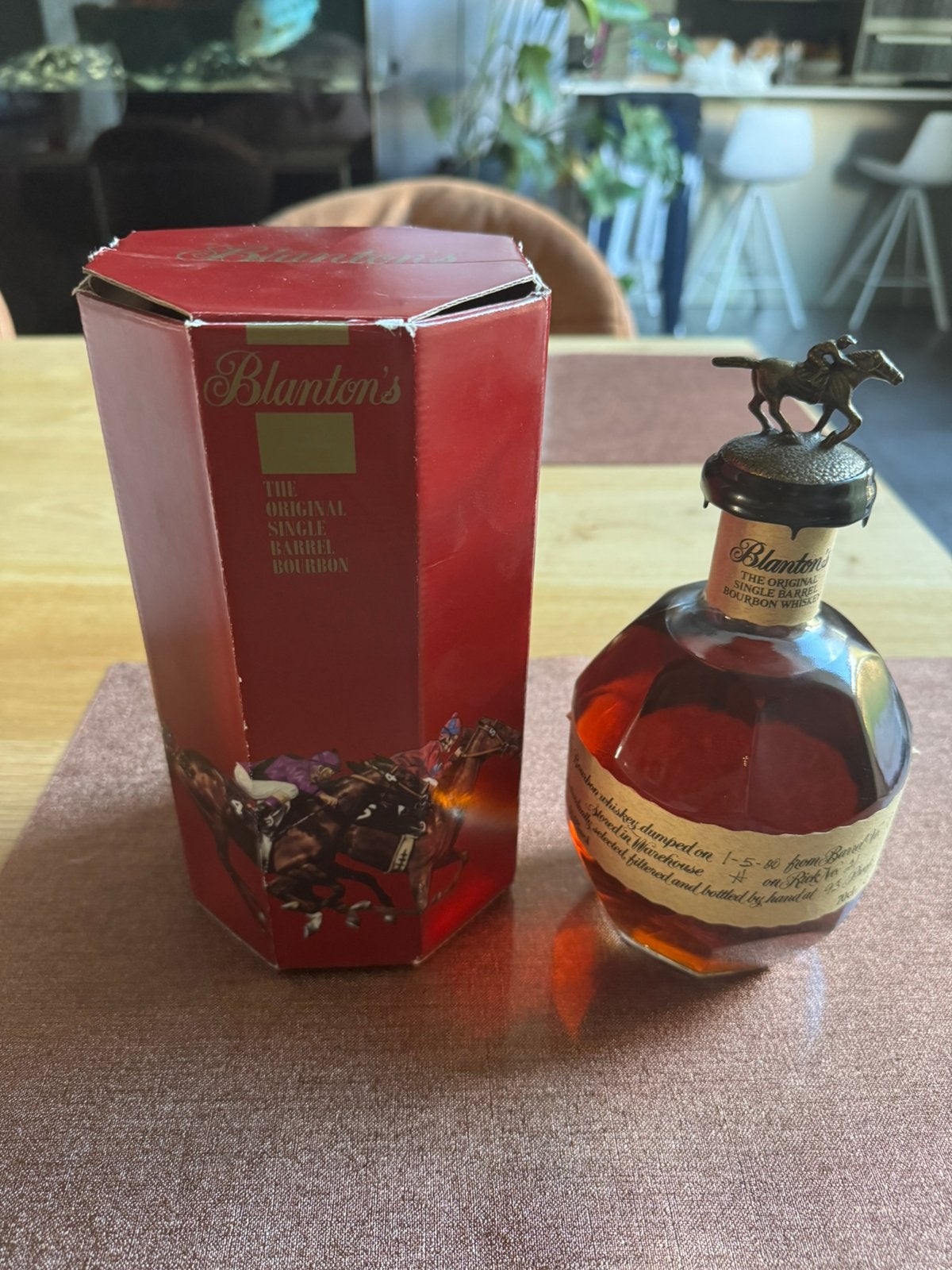 Whisky Blanton's en édition limitée à 2000, Enlèvement