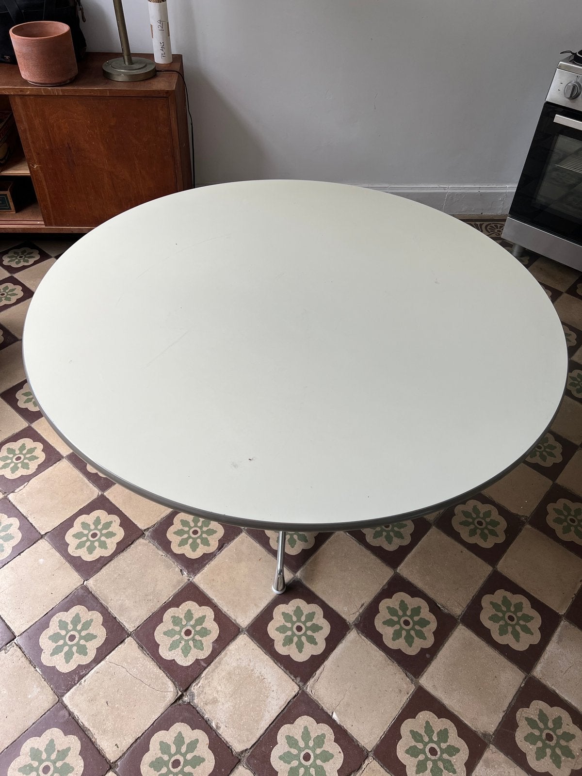 Eames table ronde Herman Miller, Maison & Meubles, Tables | Tables de salon, Enlèvement, Comme neuf, Rond