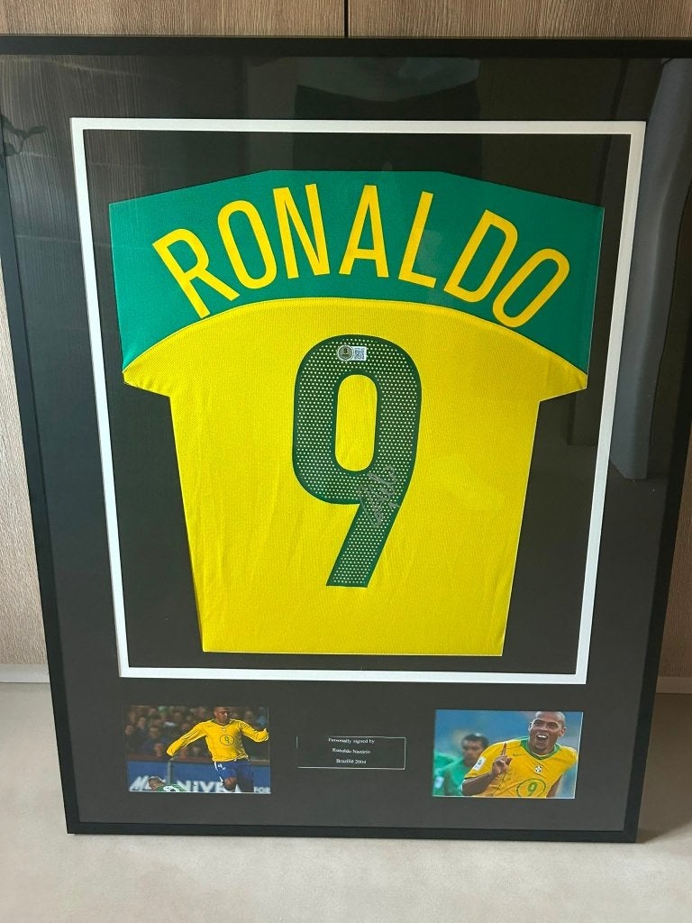 Ingelijst gesigneerd Ronalo (R9) shirt - Beckett COA, Enlèvement ou Envoi, Comme neuf, Maillot