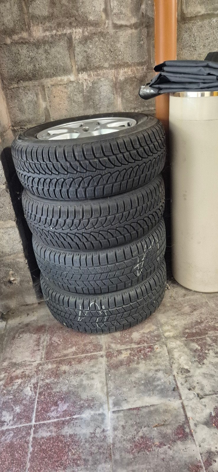 4 winterbanden Bridgestone maat 235/65 R17, Auto-onderdelen, Ophalen, Gebruikt, Banden en Velgen, 17 inch