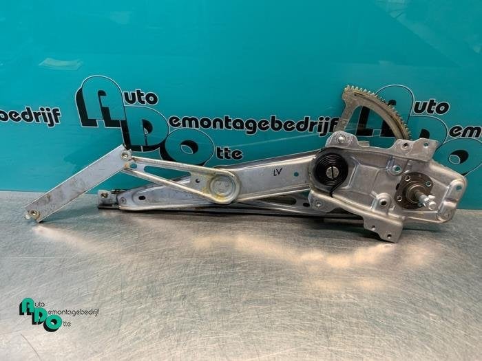 Ruitmechaniek 2Deurs links-voor van een Toyota Yaris (Yaris, Auto-onderdelen, Gebruikt, -, -, Ophalen of Verzenden
