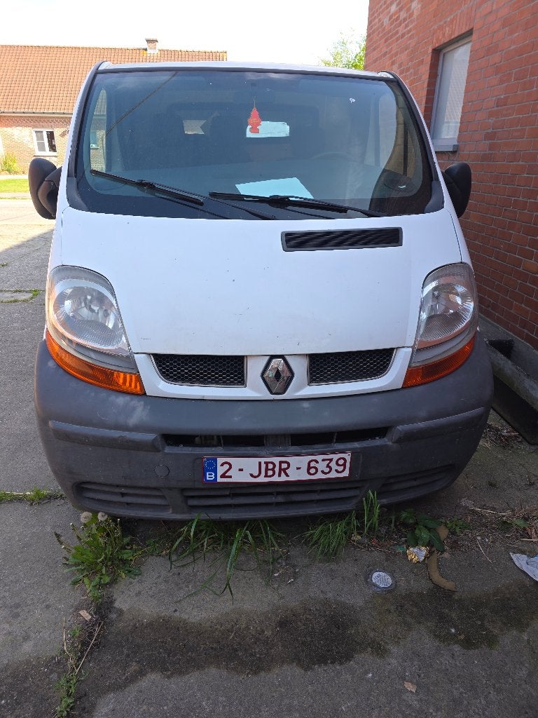 Renault trafic 2500 euros !!!!, Auto's, Bestelwagens en Lichte vracht, Wit, Particulier, Te koop, Euro 3