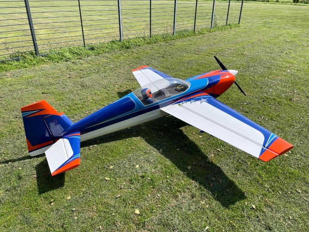 Extreme flight EXTRA 300 V3 104" *** LEEG ***, Hobby en Vrije tijd, Ophalen, Gebruikt