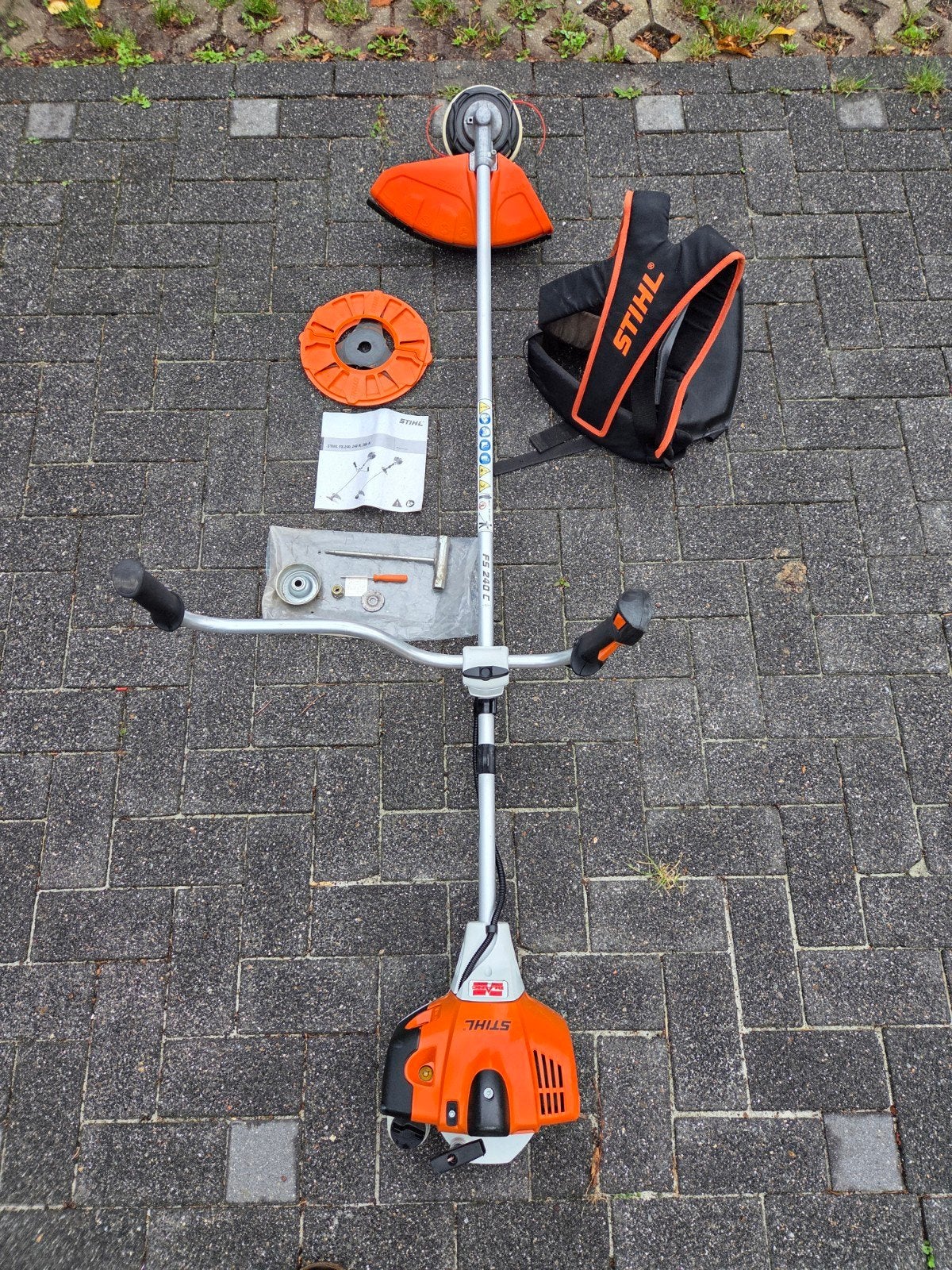 STIHL Débroussailleuse thermique Professionnelle FS 240 C, Ophalen
