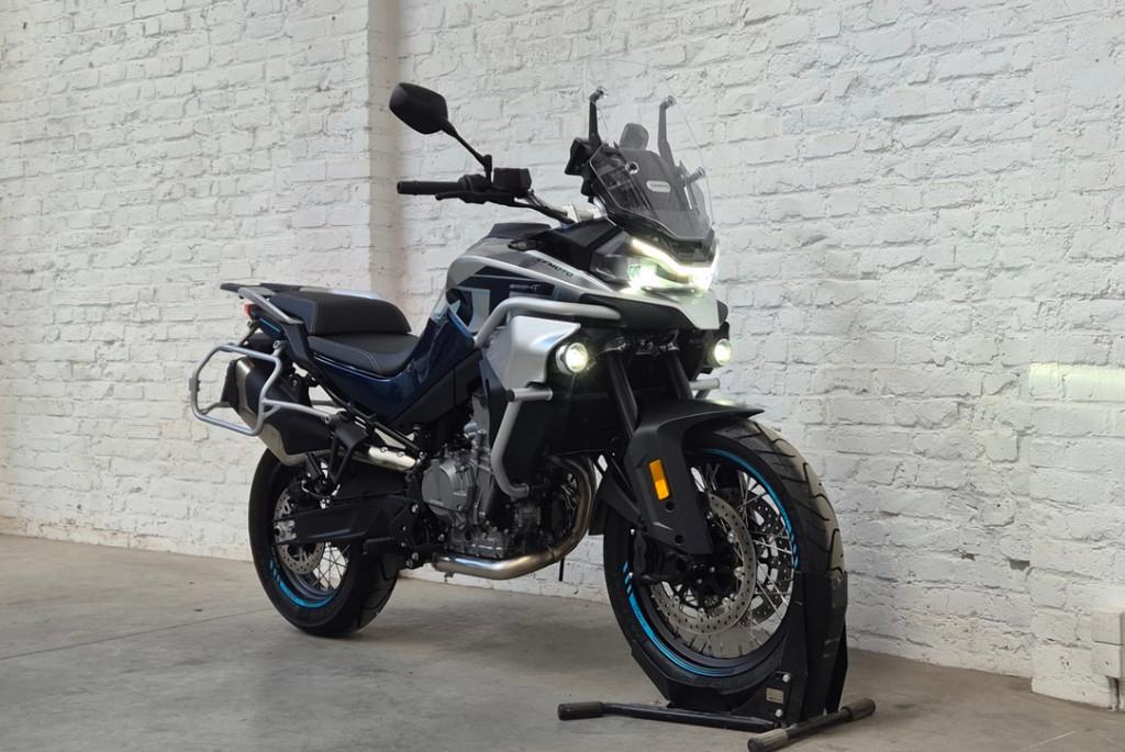 CF Moto 800 MT Sport à seulement 500 km @motomobilia, Motos, Motoren | CFMOTO, Entreprise, Sport, plus de 35 kW, 2 cylindres, Permis Moto A