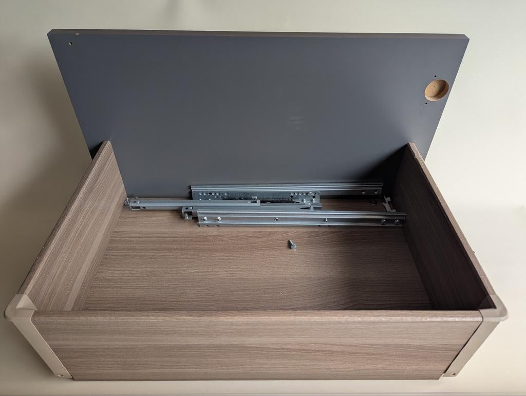 Ikea besta lade, Ophalen