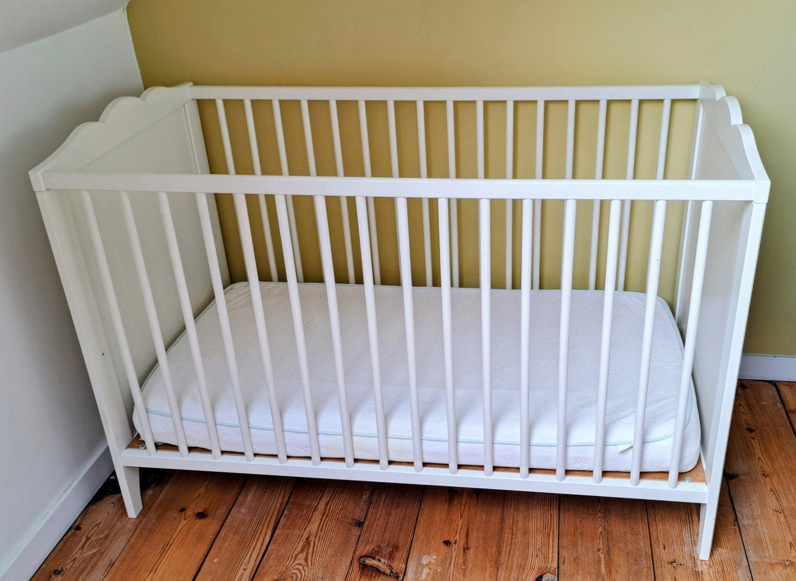 Babybed + matras + volledig pakket lakens, Ophalen, Gebruikt, Ledikant