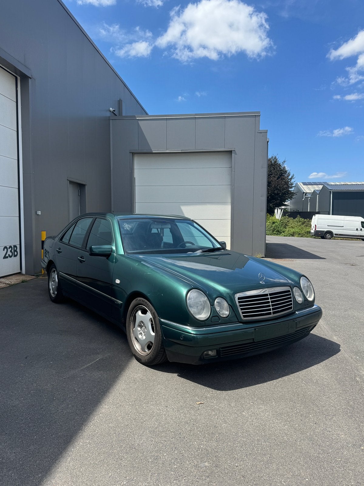 Mercedes E300 TD Avantgarde * Navi * Xenon * Weinig kM’s*, Auto's, Mercedes-Benz, Particulier, Airconditioning, Automaat, Ophalen