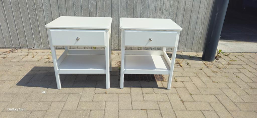 2x IKEA nachtkastjes / bijzettafels – wit – nette staat, Ophalen