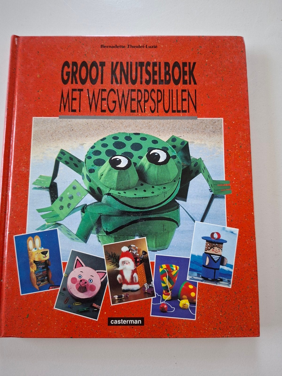 boek : groot knutselboek met wegwerpsullen, Ophalen of Verzenden