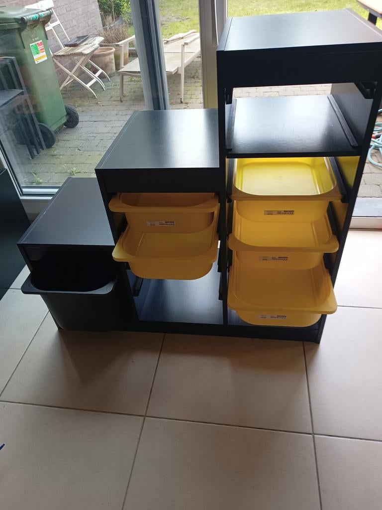 Ikea trofast kast zwart gebruikt met 5 gele en 1 zwarte box, Ophalen, Gebruikt
