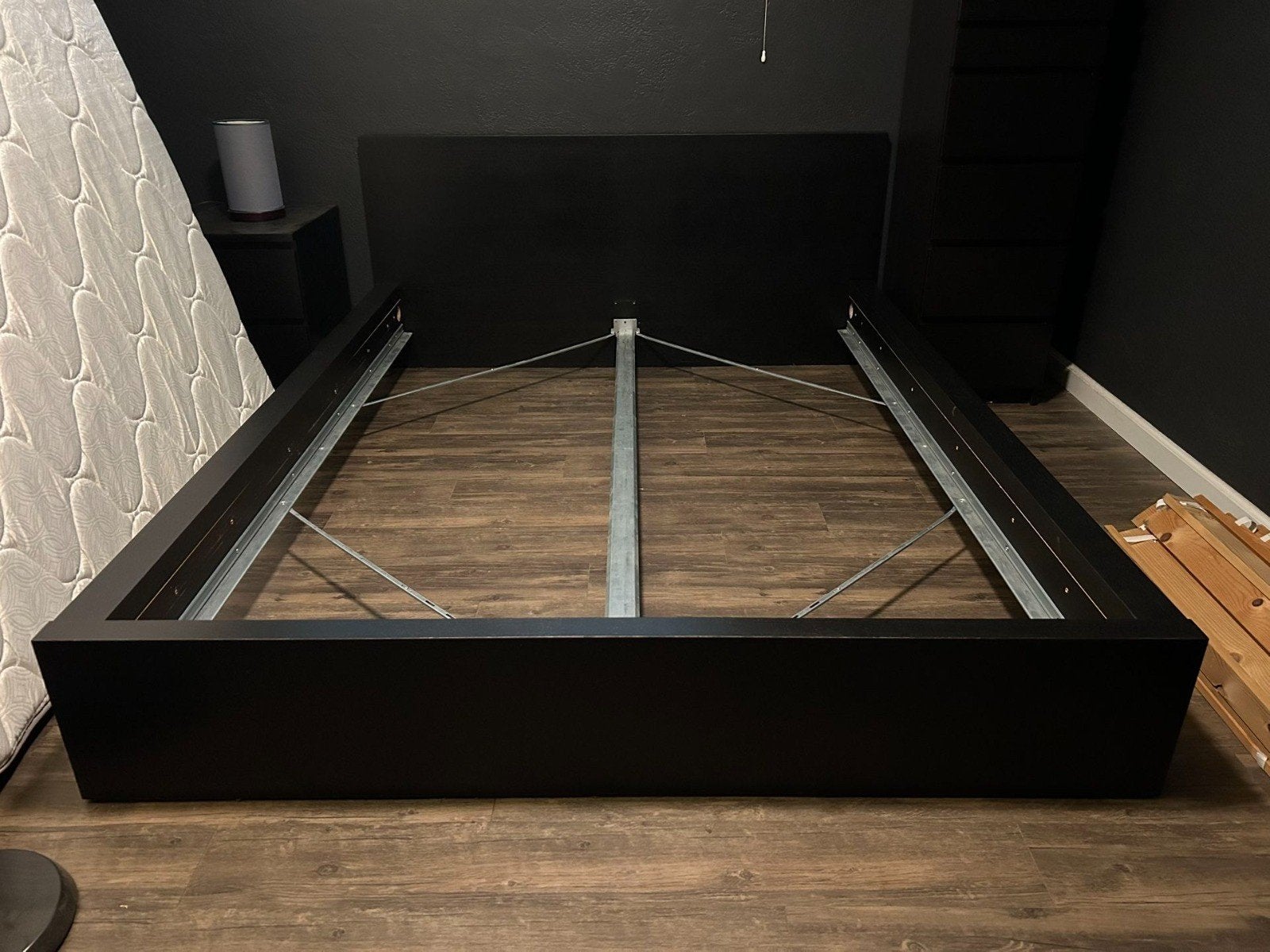 Cadre de lit 180x200 cm Malm Ikea noir, Maison & Meubles, Enlèvement, Blanc