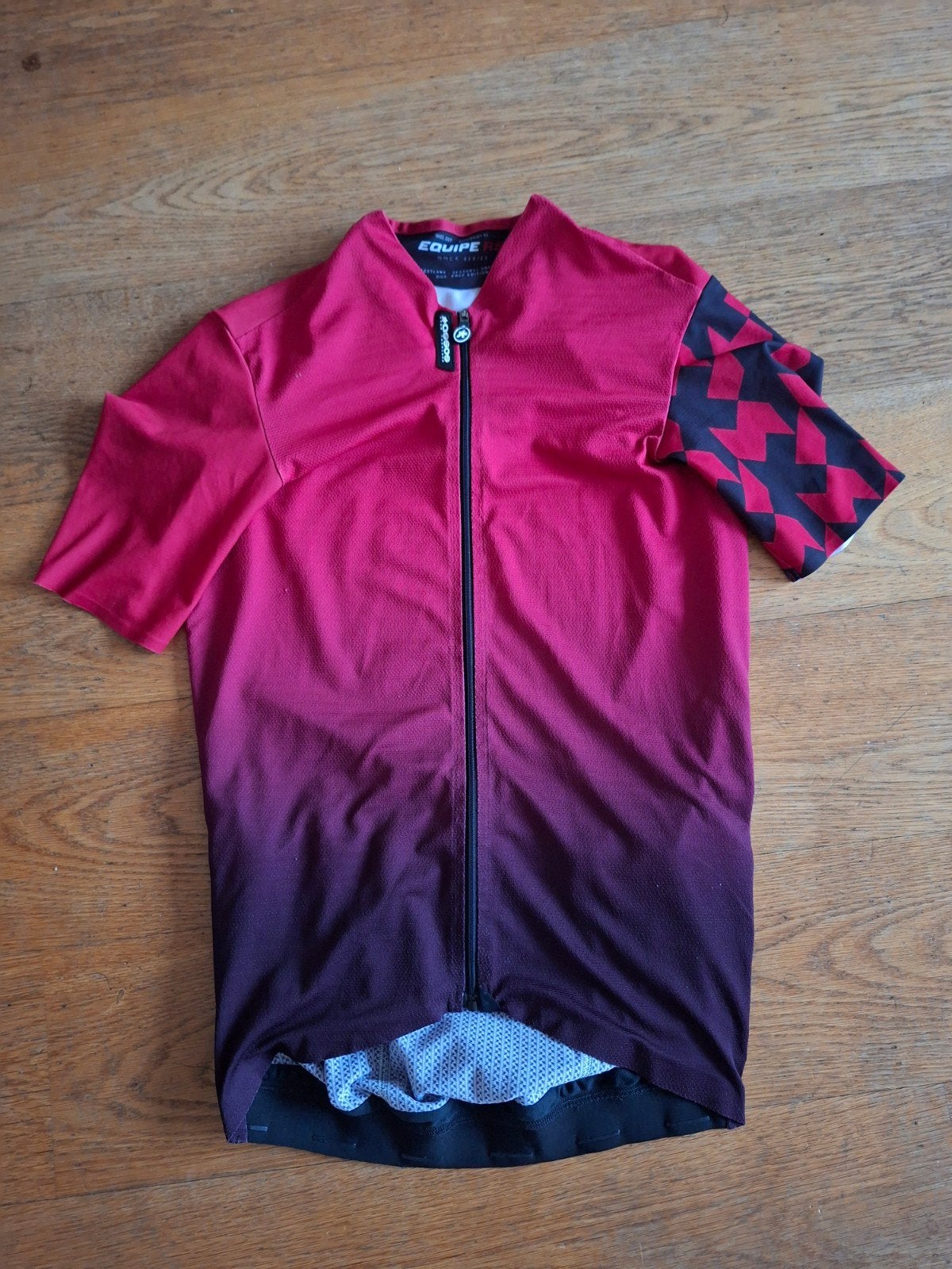 Chemise de vélo Assos Equipe RS M rouge, Vélos & Vélomoteurs, Envoi