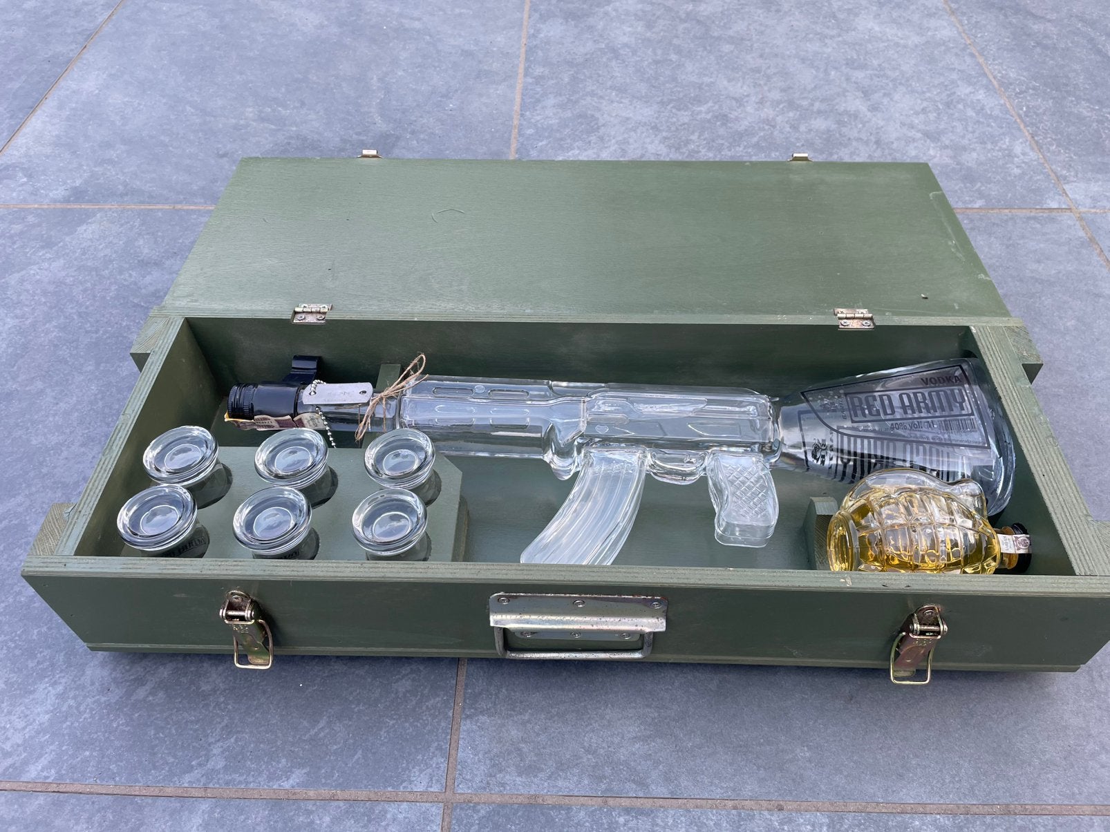 Red Army Kalashnikov Vodka, Verzamelen, Ophalen