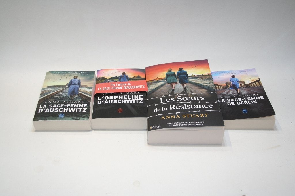 4 romans Anna Stuart La Sage Femme d'Auschwitz, de Berlin .., Envoi, Comme neuf, Belgique